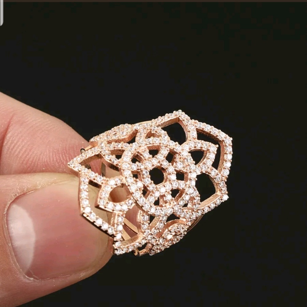 White sapphire & gold flower ring